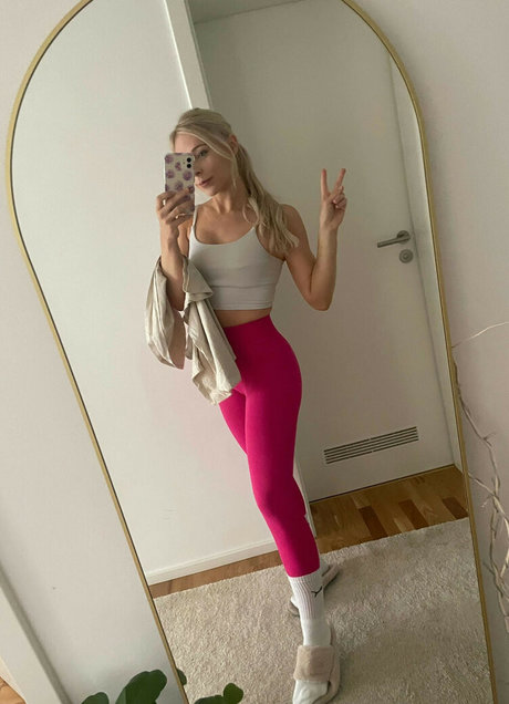 Milschbaum model art photo