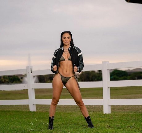 Sonya Deville model top pictures