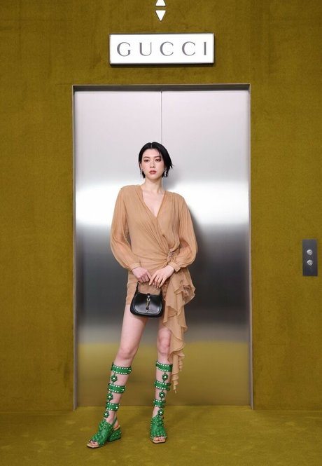 Ayaka Miyoshi art model picture