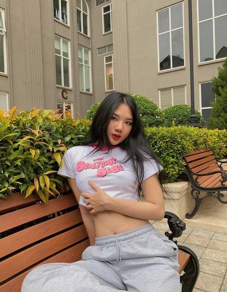 Thanh Nhen high quality model images