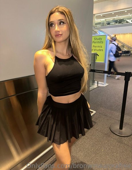 Bronwin model nude img