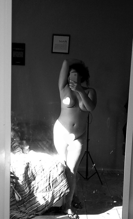 Thayna Acordaela model adult photos