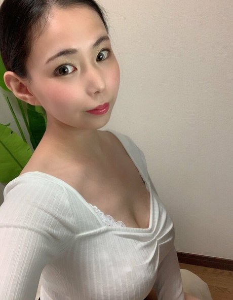 Yuria Yoshine model sexy pic