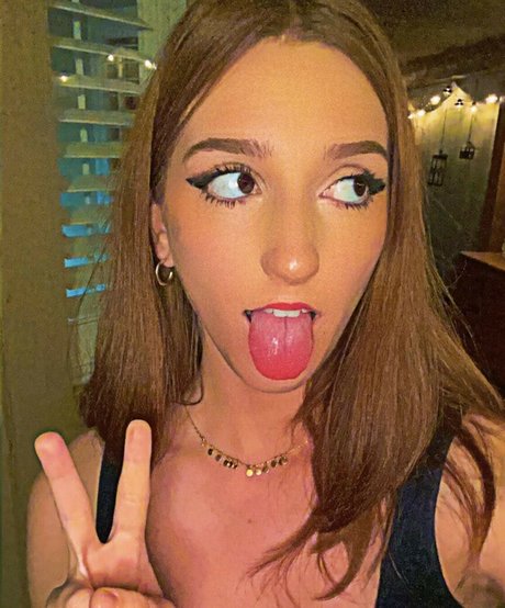 docilemoth model top photos