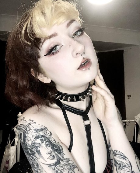 Starryfawnn model erotic photos