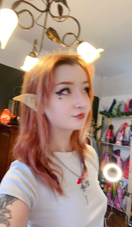 Starryfawnn erotic actress archive