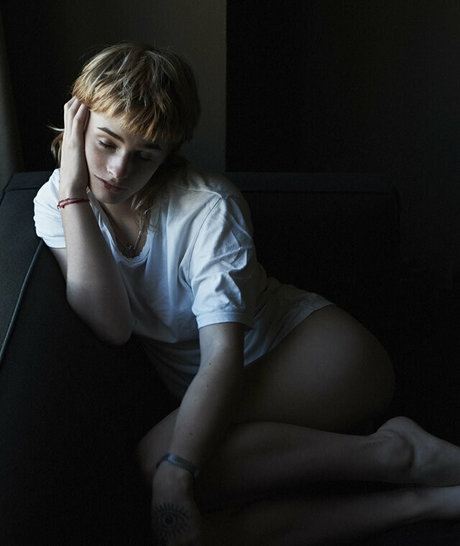 Esther Rose McGregor free actress photo