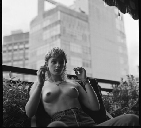 Esther Rose McGregor star sexy img