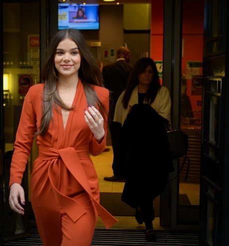 Hailee Steinfeld Quick model image