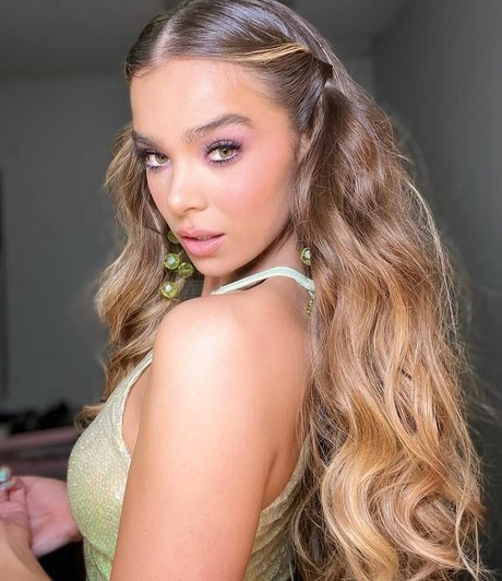 Hailee Steinfeld star free image