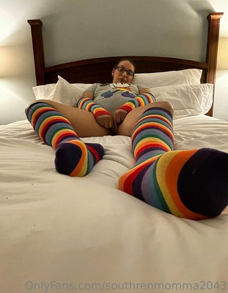 southrenmomma2043 model nude picture