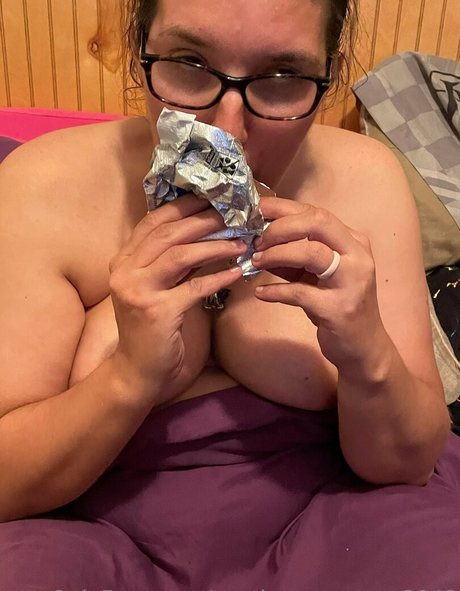 southrenmomma2043 model erotic photo