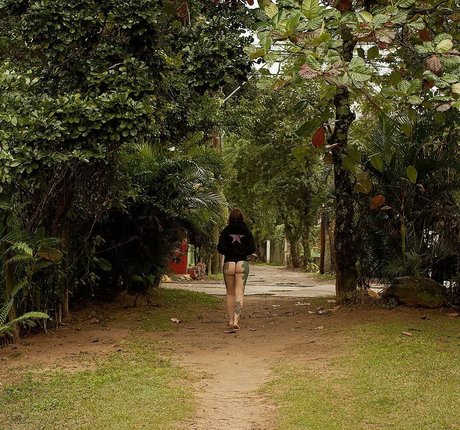 Emille Bee nudes actress picture