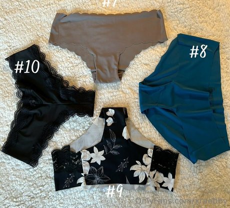 xraebby nude actress photos