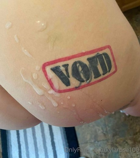 kinkykayy3 model photo