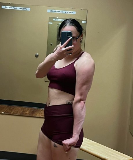 MuscleMommy002 pornstar adult pic