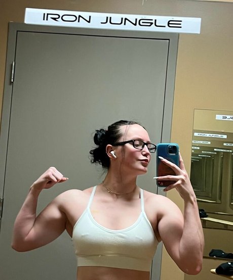 MuscleMommy002 star best image