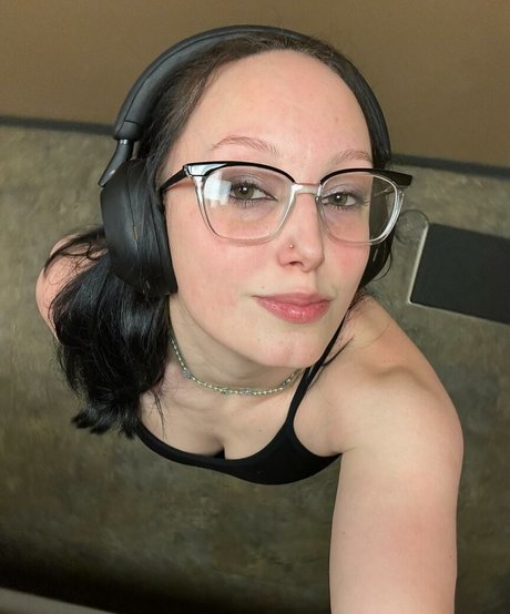 MuscleMommy002 star sexy photo