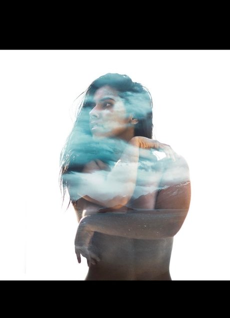 Luna Bloom model adult pictures