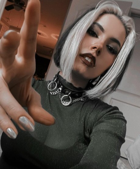 Luna Bloom xxx star galleries