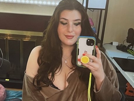 Moxy Mary pornstar free img