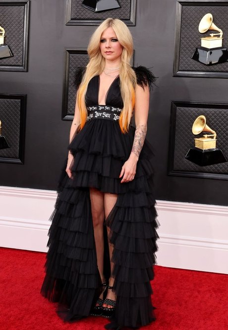 huge shemale onlyfans hd images