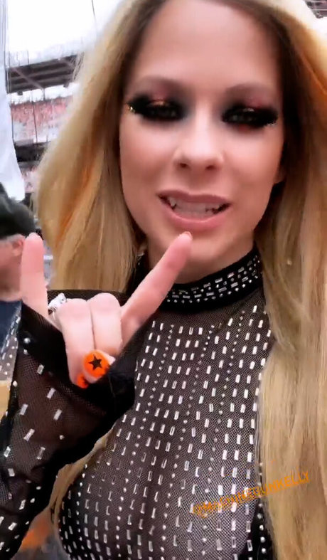 squat riding onlyfans hd image