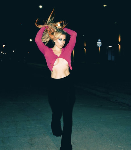 Avril Lavigne art actress image