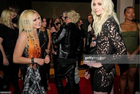 Avril Lavigne erotic star pic