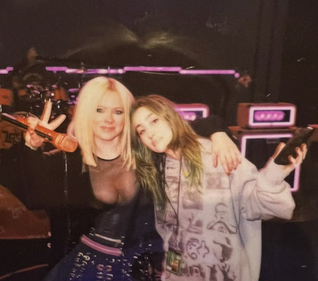 Avril Lavigne Profile pic