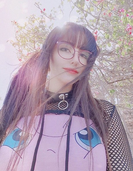 Kouryam model naked picture