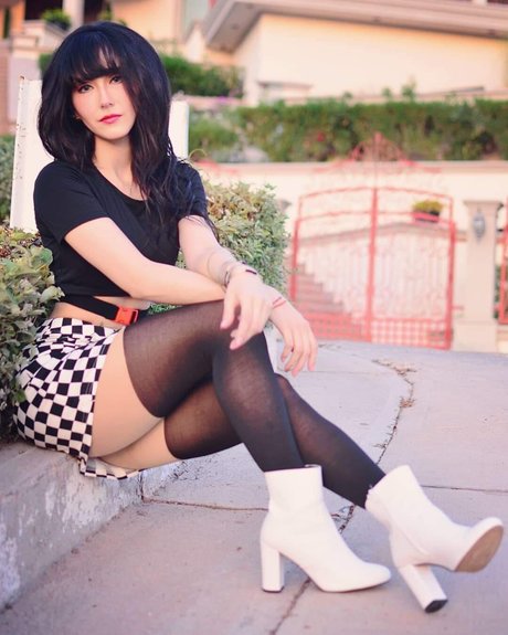 Kouryam nice model picture