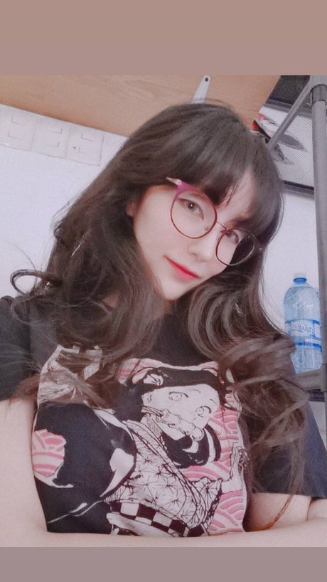 lesbian kissing onlyfans hot xxx pictures