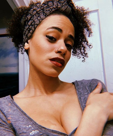 BlackKrystel model hot img