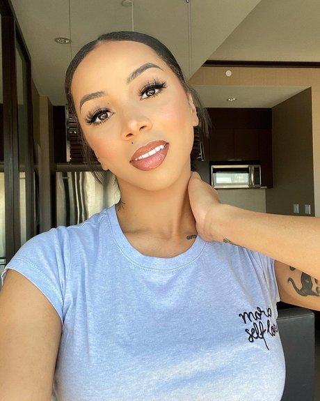 Brittany Renner model exclusive pics