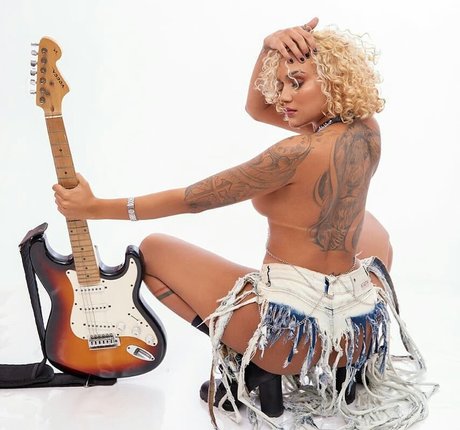 Nabrisa model sexy image