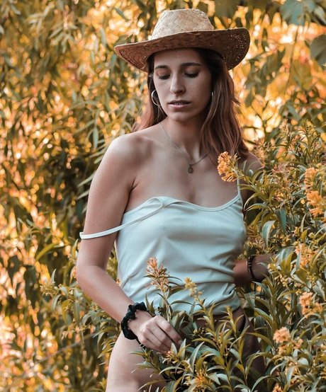 irisascensao nude model archive