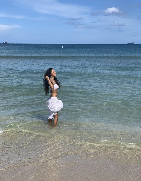 Tai Aysha model perfect image