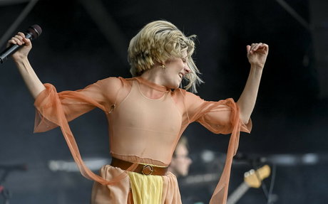 Aurora Aksnes porn model images