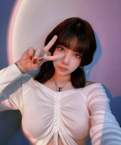 NotShiorii model pornographic pics