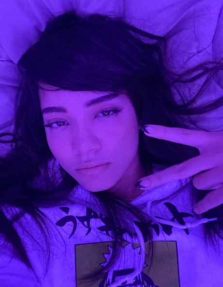 Cinnabrit pretty actress img