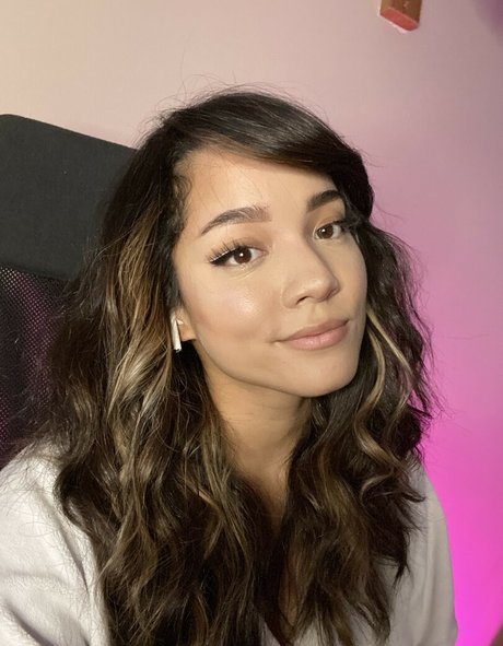 Cinnabrit star adult photo