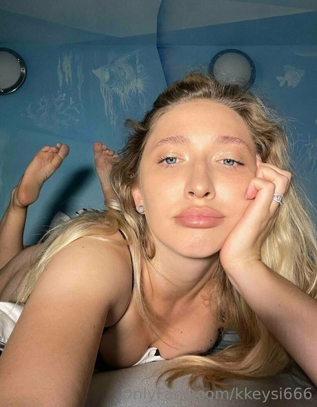 kkeysi666 exclusive model image