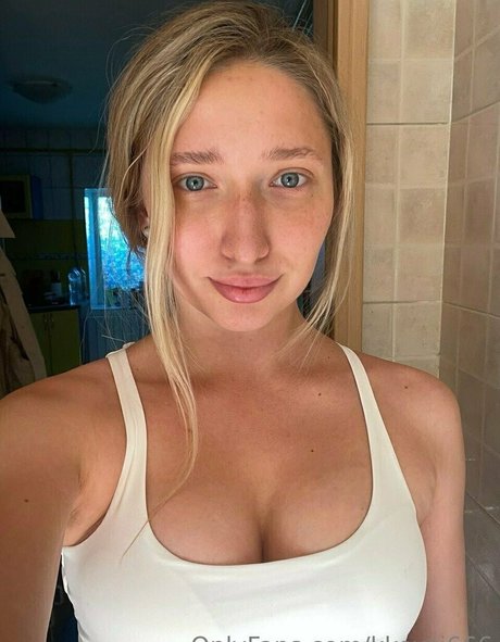 kkeysi666 pretty model photo