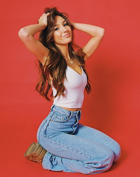 Taylor Alesia beautiful star photo