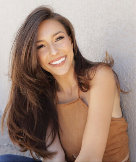 Taylor Alesia star exclusive photo