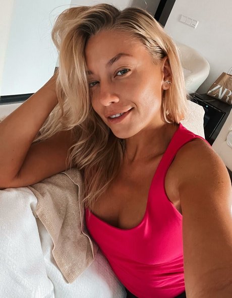 Amy Love Quick model image