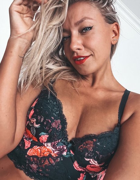 Amy Love free model images