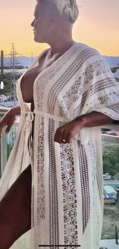 Carro Oberg exclusive model img