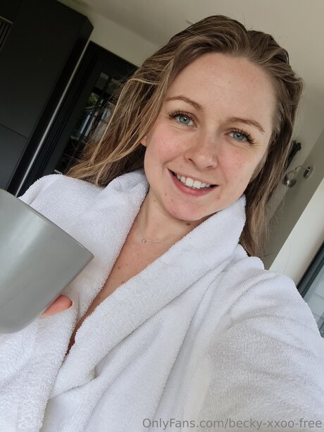 Becky Xxoo Free nude actress image